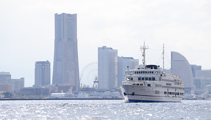 大好きな人にサプライズで用意した船最上階の個室「カサブランカ」。部屋に入った瞬間、その特別感に心も躍ります。